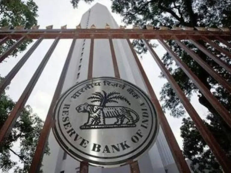 जनवरी में रिजर्व बैंक ने बेचे शुद्ध 38.4 करोड़ डॉलर