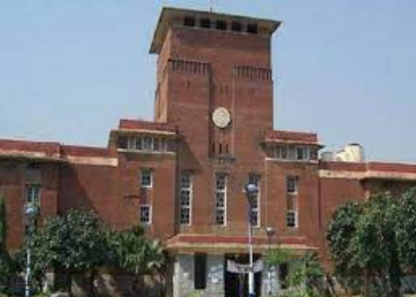 Court seeks response from DU on plea alleging arbitrariness in seat allotment in LLB admission