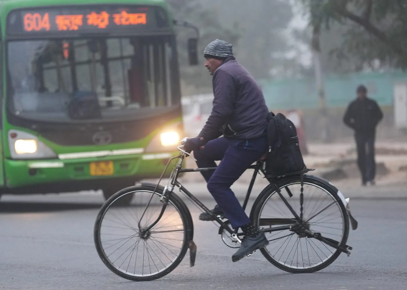 Delhi Weather Today: दिल्ली में सुबह घना कोहरा, दृश्यता घटकर 400 मीटर हुई Delhi Weather
