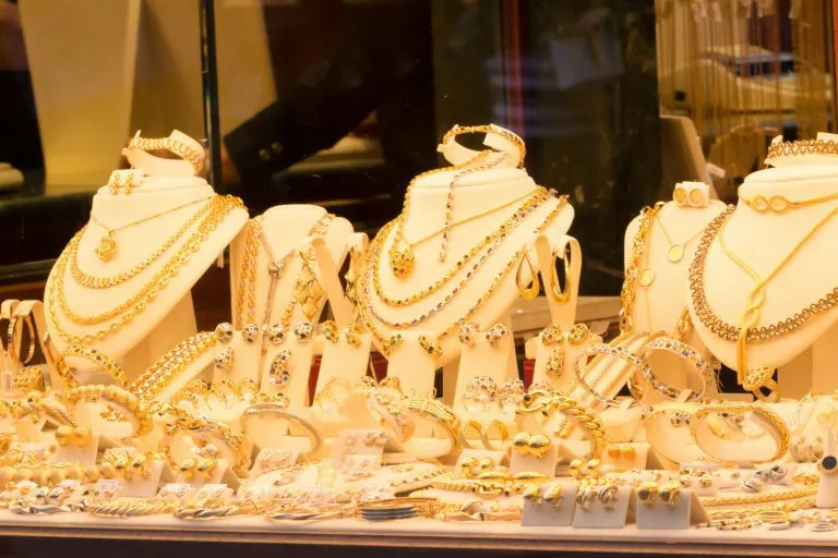 Gold-Silver Price Today: सोना 61 हजार रुपये के नीचे फिसला, चांदी के भाव में भी गिरावट