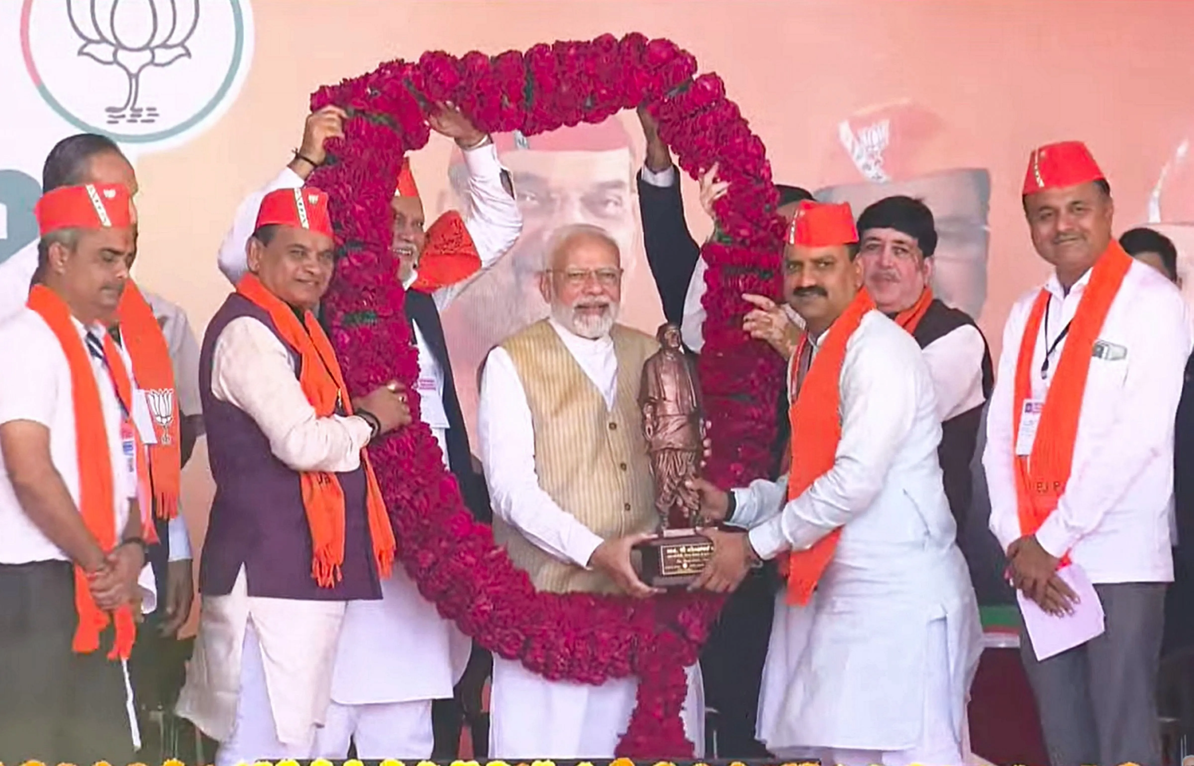 modi welcome in gujrat