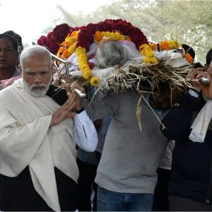 PM Modi mother mortal remains