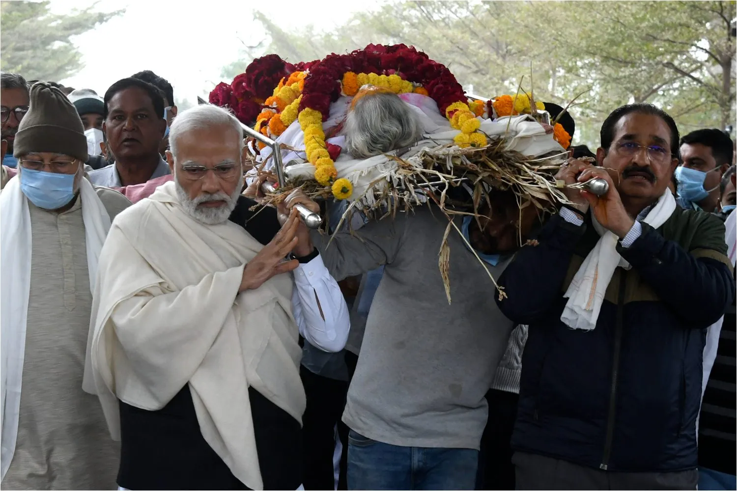 अपने तय कार्यक्रम जारी रखें, यही सही मायने में हीरा बा को श्रद्धांजलि: पारिवारिक सूत्र PM Modi mother mortal remains