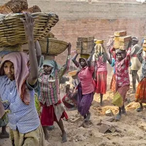 जिंदगीनामा: श्रमिकों की भर्ती का ठेकेदार नहीं बने सरकार, Government should not become the contractor for recruitment of workers
