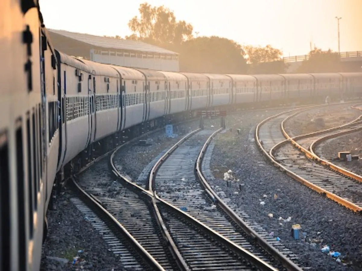भारतीय रेलवे ने ट्रेन टिकट बुकिंग के तरीके में किया बदलाव, जानें एडवांस  रिजर्वेशन के नए नियम - indian railways changes the way of train ticket  booking know the new rules of
