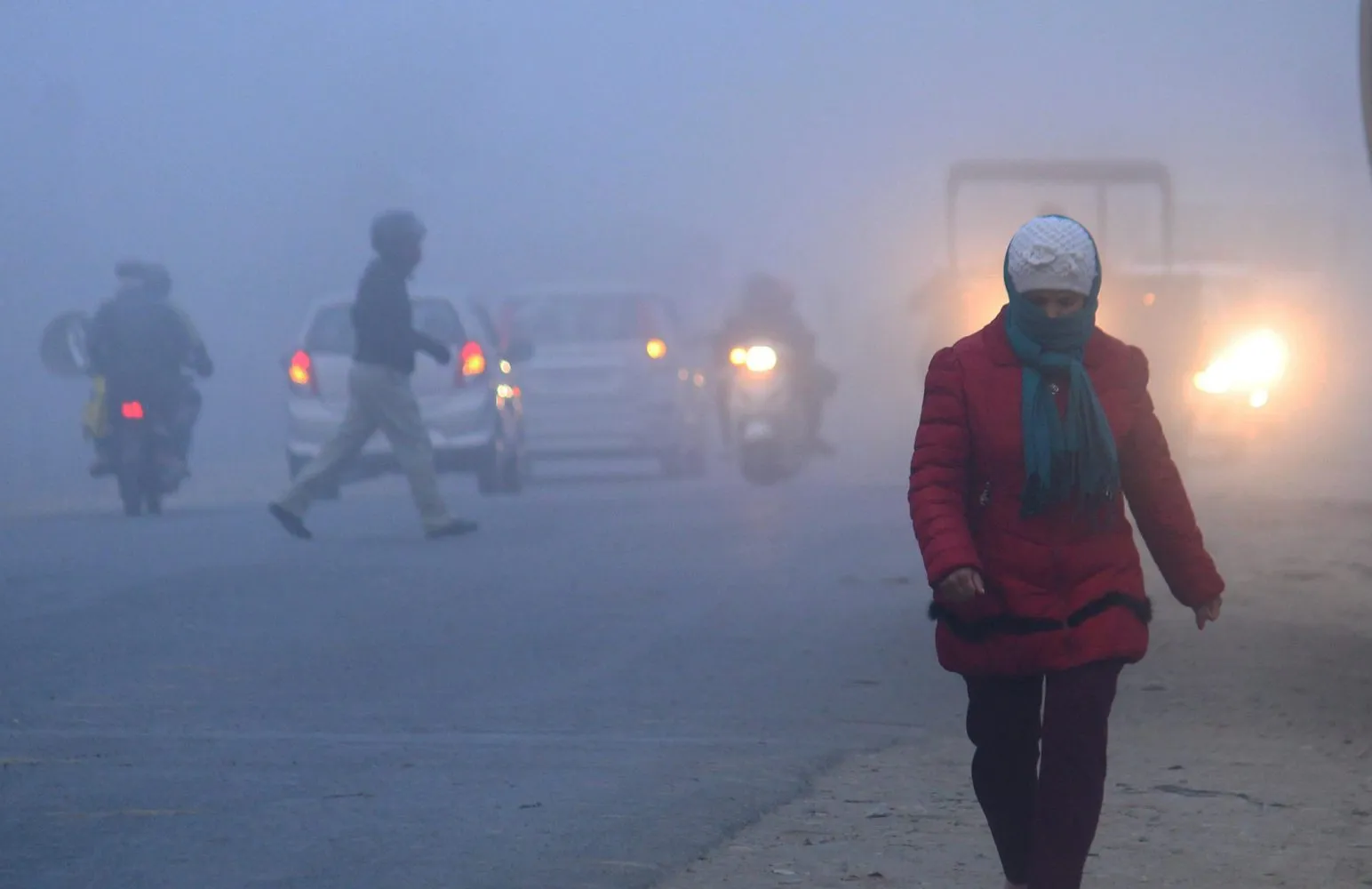 Delhi Weather Update: 2.2 डिग्री पर पहुंचा दिल्ली का तापमान, IMD ने जारी किया घने कोहरे का अलर्ट winter