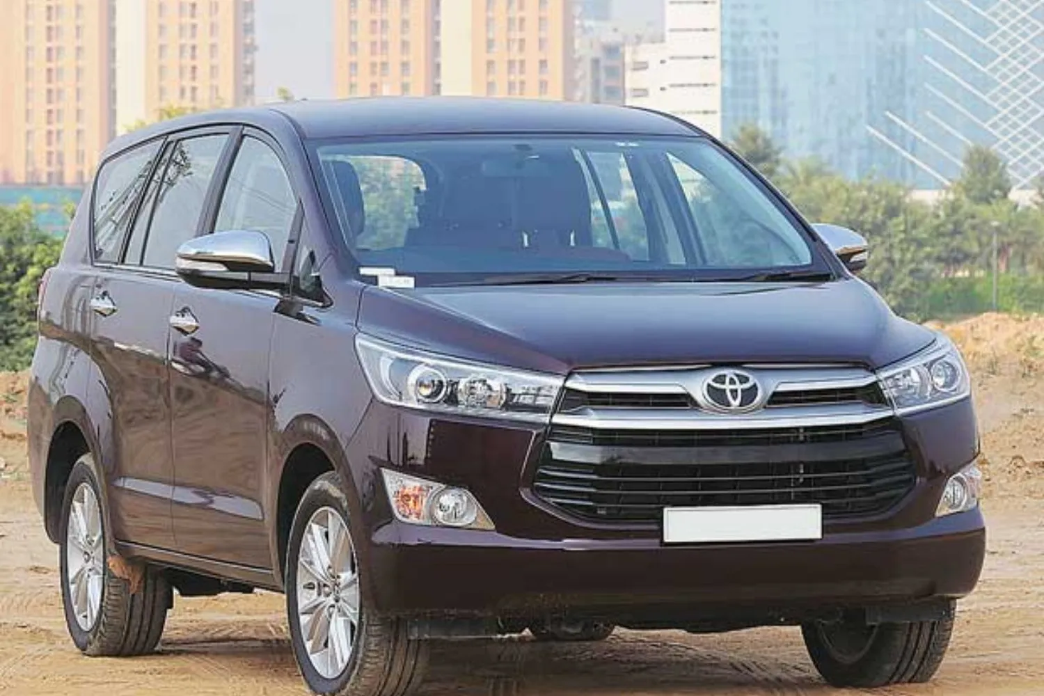Toyota ने शुरू की नई Innova Crysta की बुकिंग, सिर्फ 50 हजार में करा सकते हैं बुक Toyota Innova Crysta