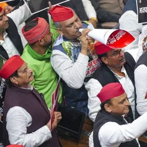 UP Budget Session: Opposition uproar during the Governor's address in the Assembly, the budget will be presented on Wednesday