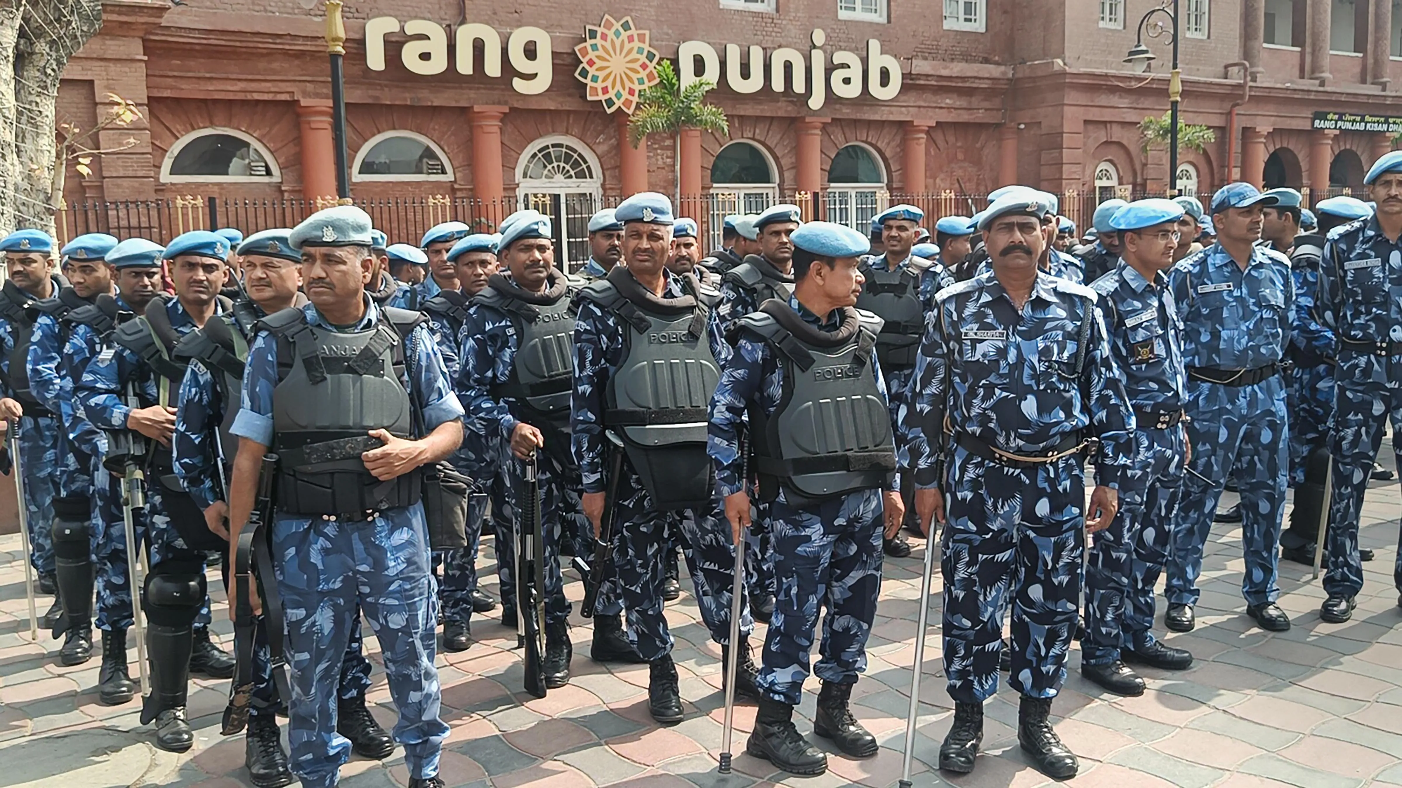 Police deployment everywhere, Amritpal Singh still absconding, Internet shut down in Punjab