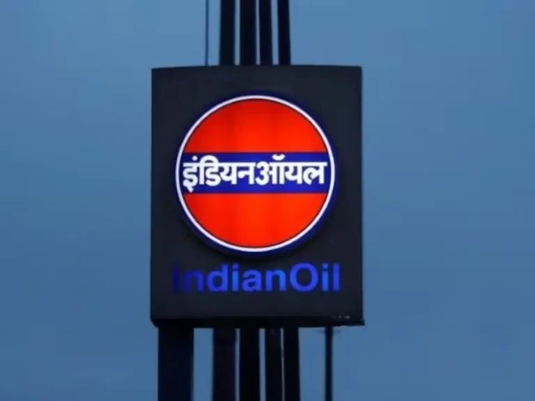 अब इंडियन ऑयल के पेट्रोल पंपों पर मिलेगी Tesla की  EV बैटरी, दिल्ली-NCR से होगी शुरुआत