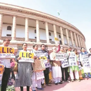 Uproar in Parliament over Rahul Gandhi's statement,