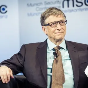 Gates in trouble for calling India a 'laboratory' भारत को ‘प्रयोगशाला’ बताने पर घिरे गेट्स