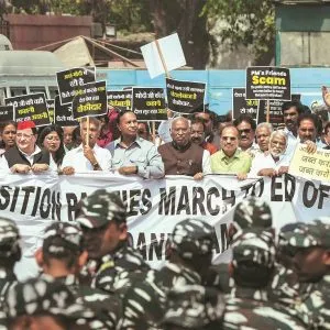 Opposition Parties March on Adani issue, stopped at Vijay Chowk