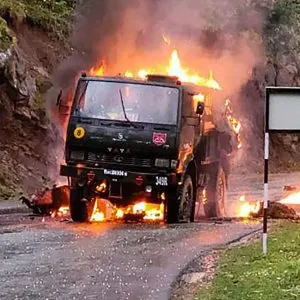 5 soldiers killed as army vehicle catches fire in Poonch