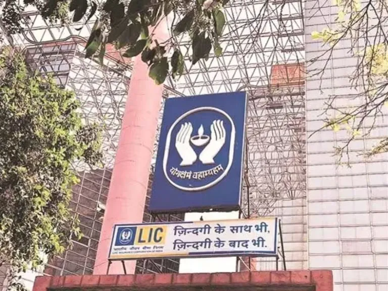 LIC का न्यू बिजनेस प्रीमियम 50 फीसदी घटा