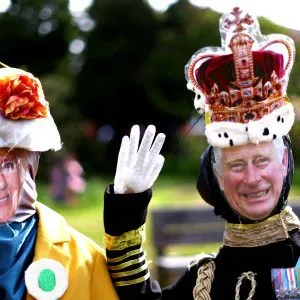 Mumbai dabbawalas send 'Puneri Pagadi', traditional stole as gifts to King Charles ahead of his coronation