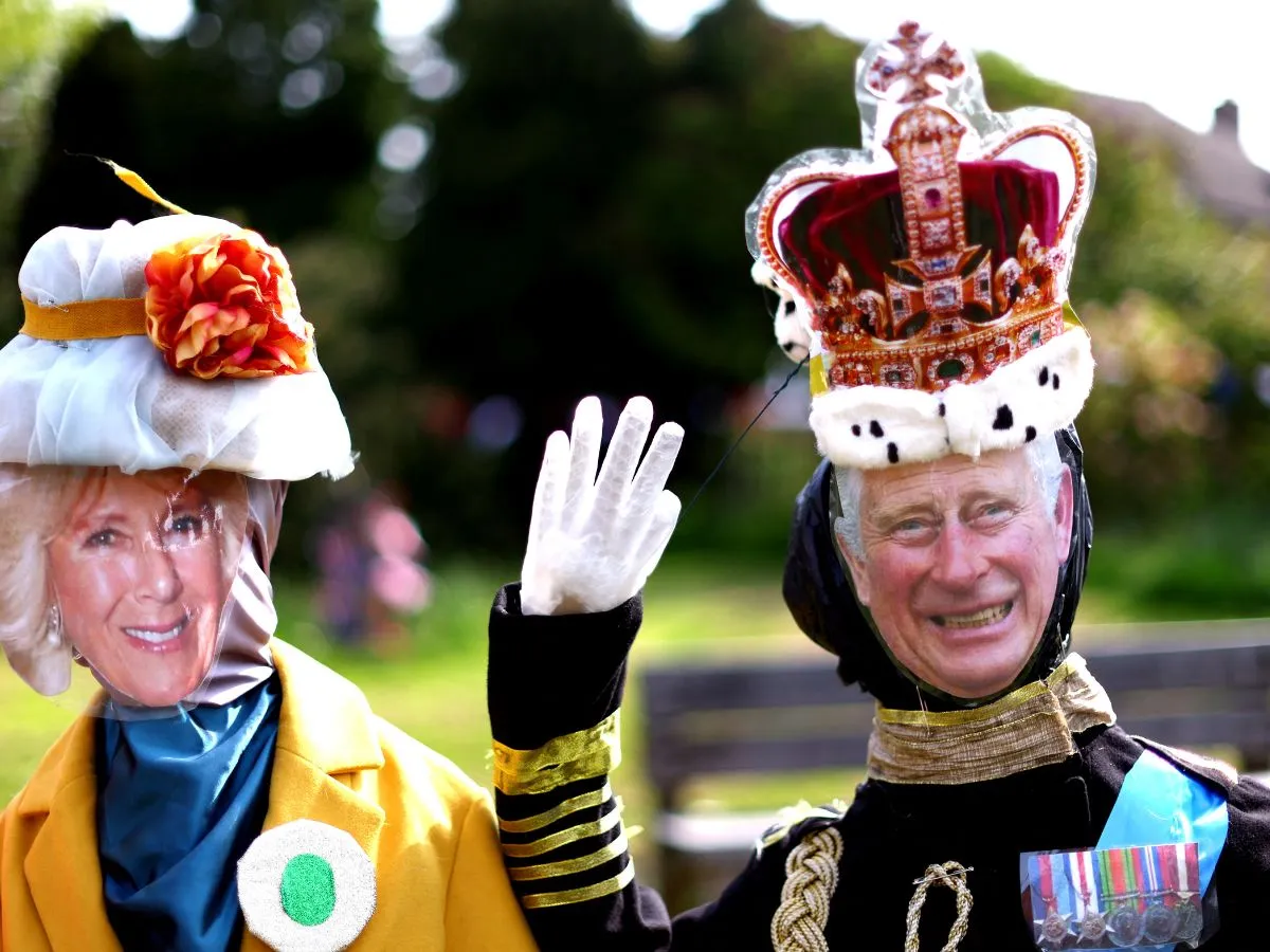Mumbai dabbawalas send 'Puneri Pagadi', traditional stole as gifts to King Charles ahead of his coronation