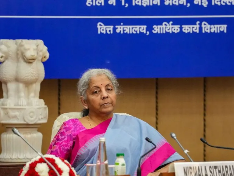 अर्थव्यवस्था में हो चेतावनी तंत्र, वित्त मंत्री ने कहा – वित्तीय स्थिरता पक्की करना नियामकों की जिम्मेदारी