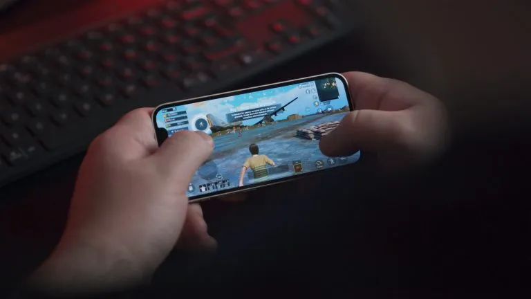 13 year old girl spent 52 lakh rupees on mobile game only 5 rupees left in mother's account