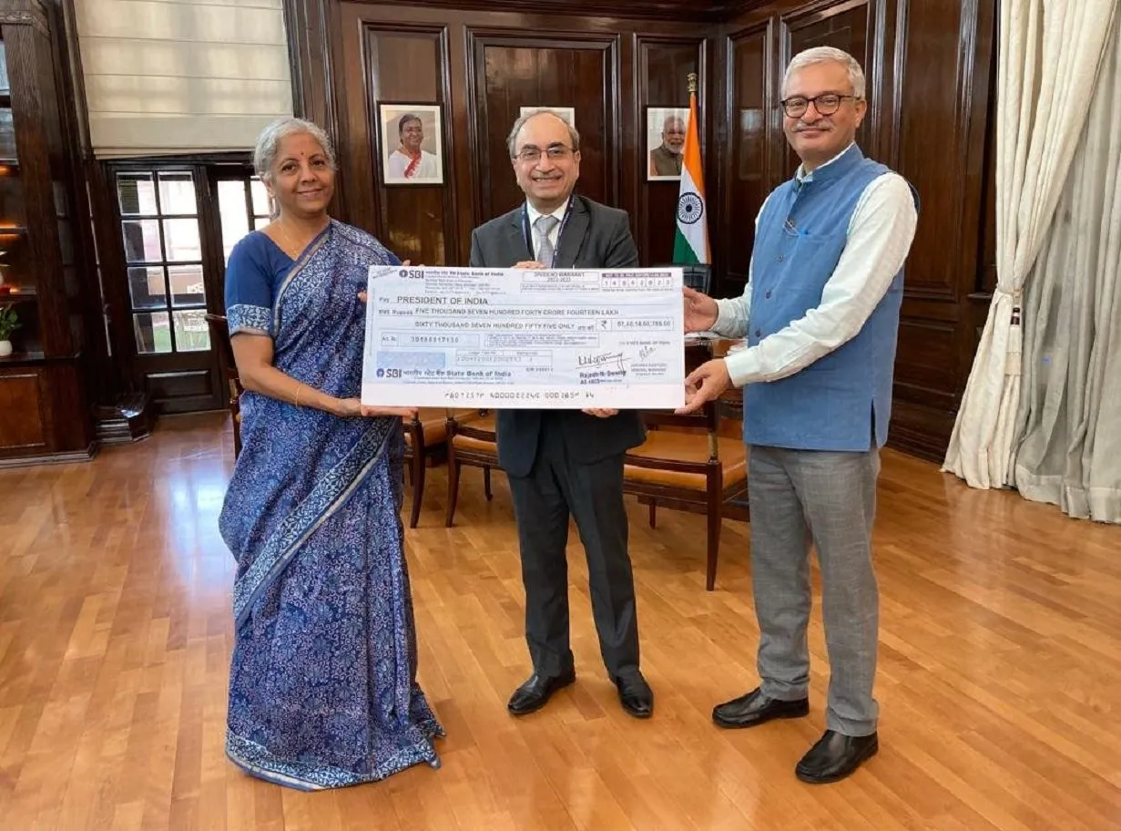 SBI ने भरा सरकार का खजाना, दिया 5740 करोड़ रुपये का रिकॉर्ड डिविडेंड
