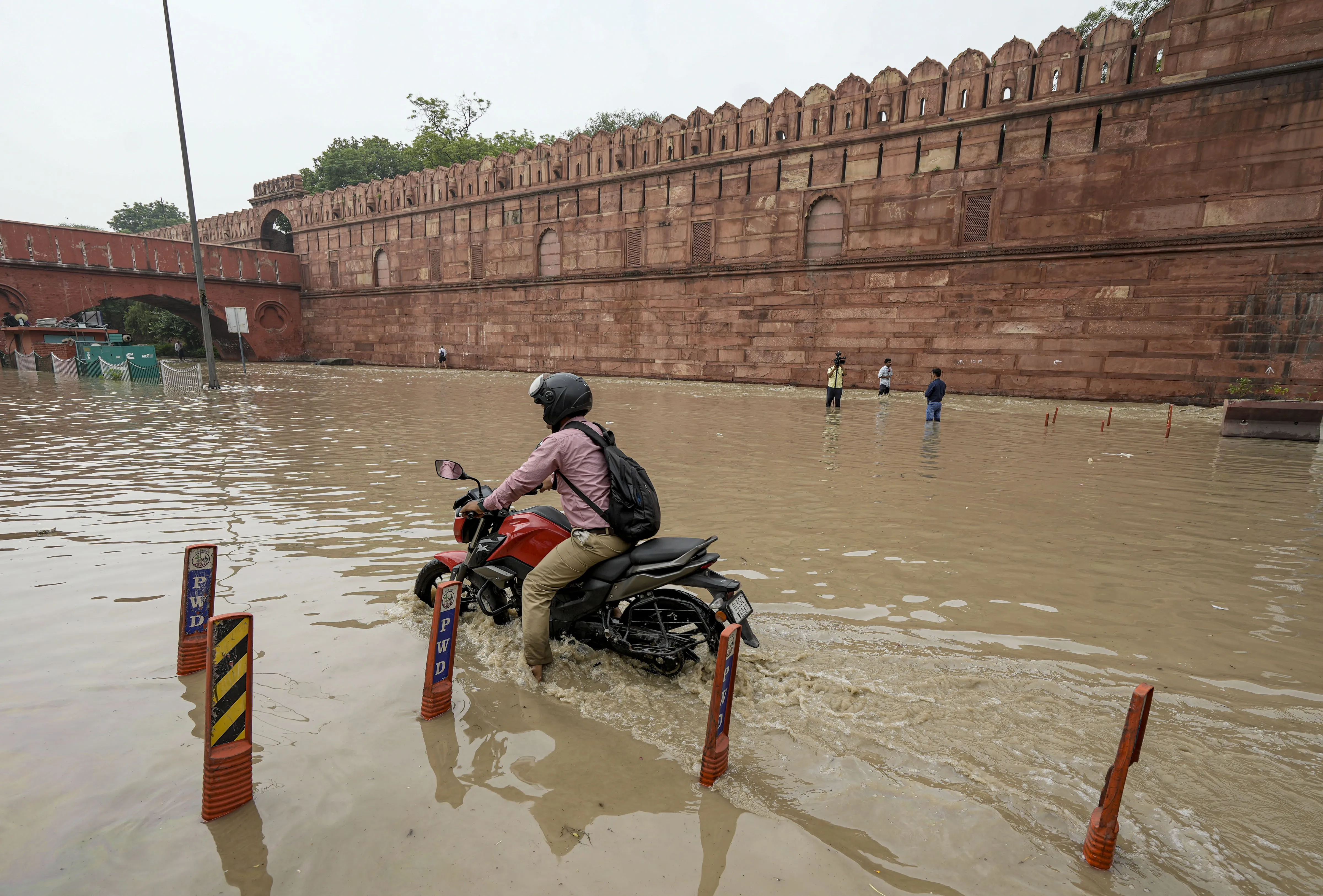 DDMA Meeting: Government offices, schools, colleges with non-essential services in Delhi closed till Sunday