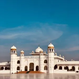 Pilgrimage to Gurdwara Darbar Sahib in Pakistan through Kartarpur corridor resumes
