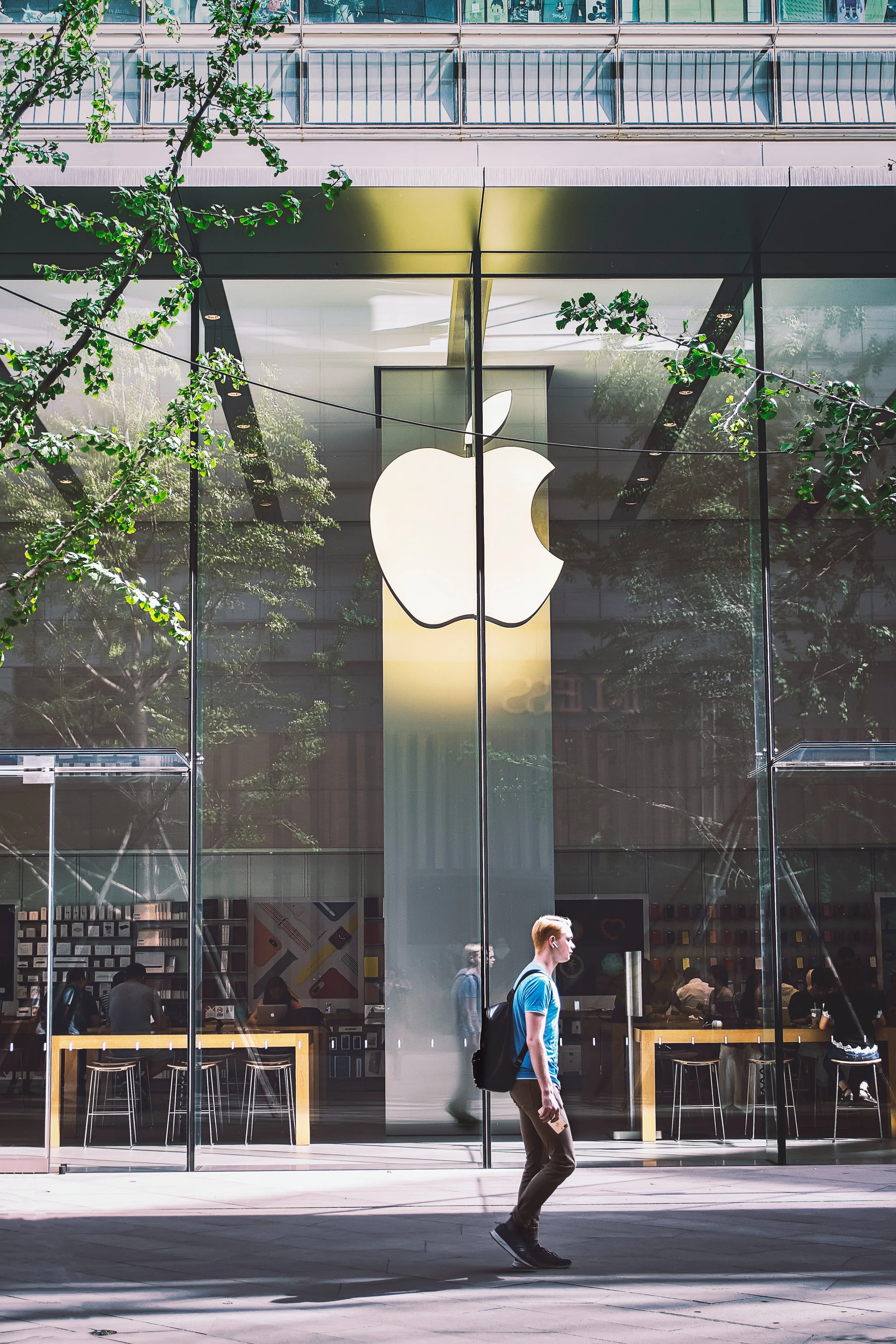 Apple ने चीन में चौंकाया, भारत में भी बनाया रिकॉर्ड; Android पर क्या बोले Tim Cook? Apple iPhones ban in China