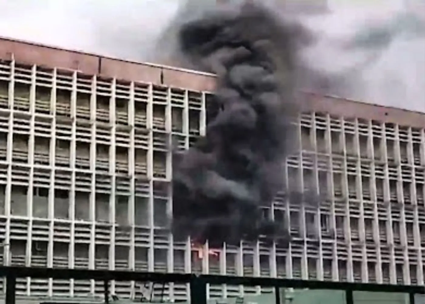 AIIMS Delhi: Fire breaks out near emergency ward, all patients evacuated