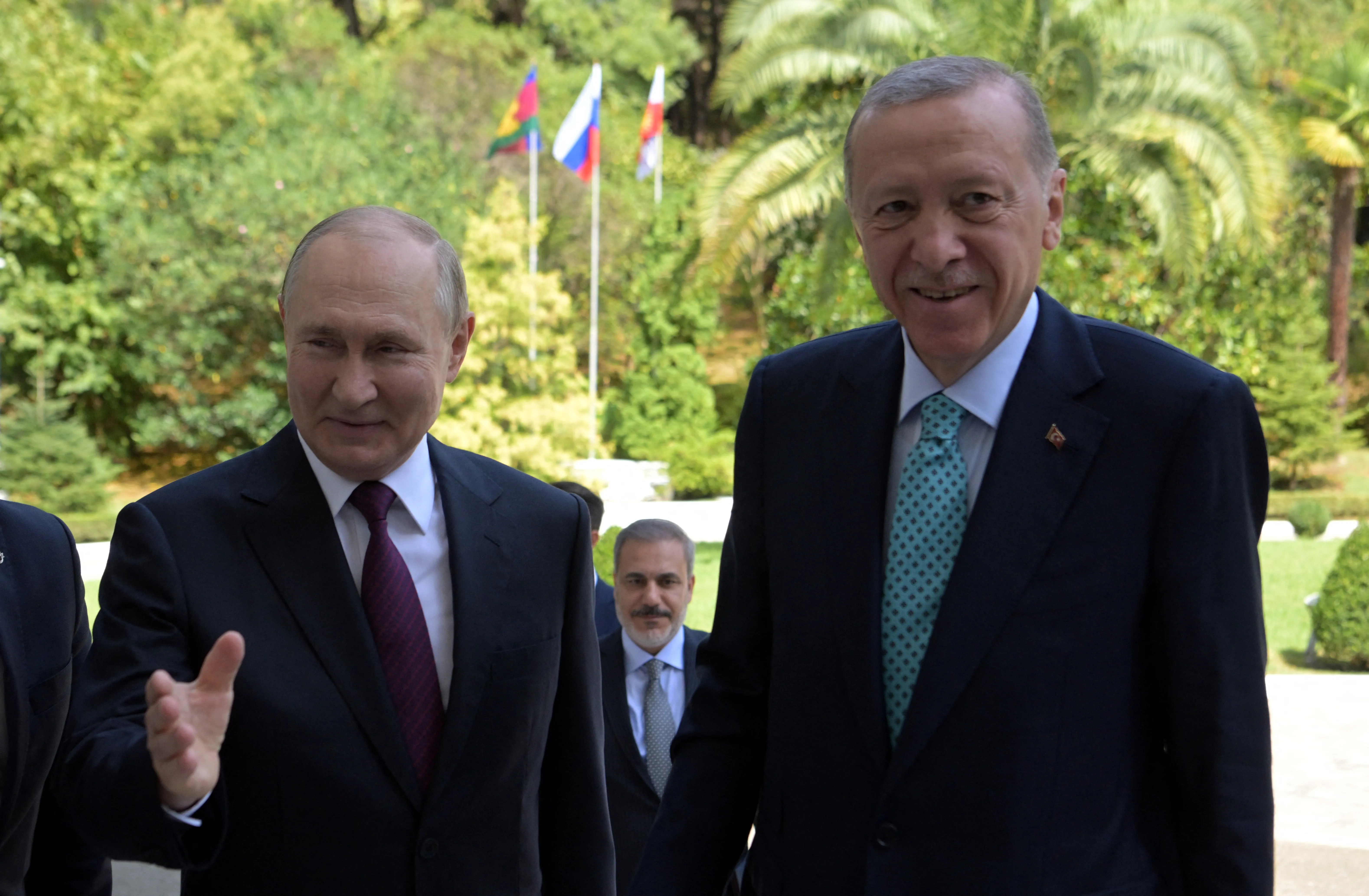 Turkiye's president meets Russia's Putin and aims to revive the wartime Ukraine grain export deal