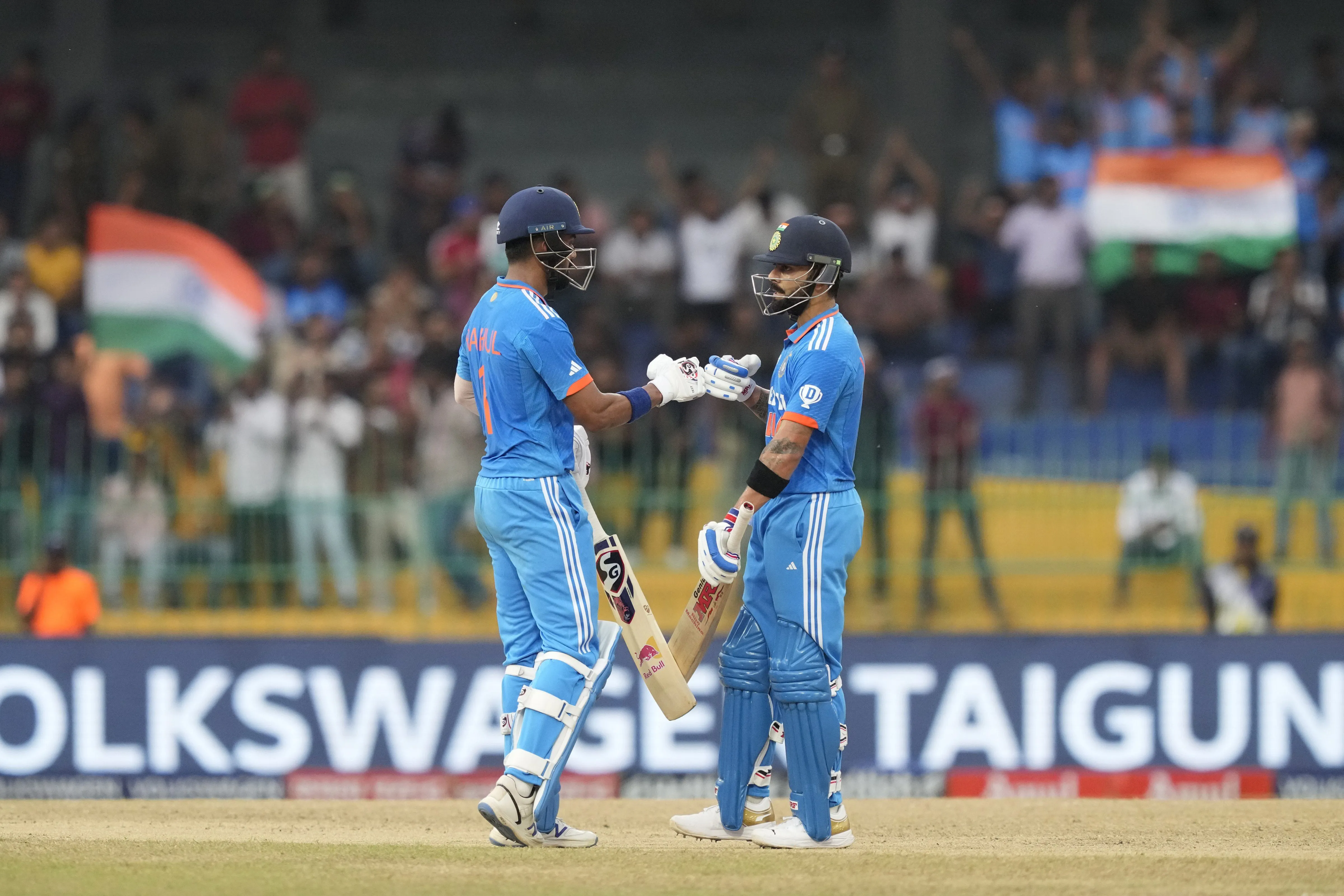 IND v BAN, WC 2023: कोहली का 48वां शतक, भारत ने बांग्लादेश को 7 विकेट से हराया Virat Kohli and KL Rahul