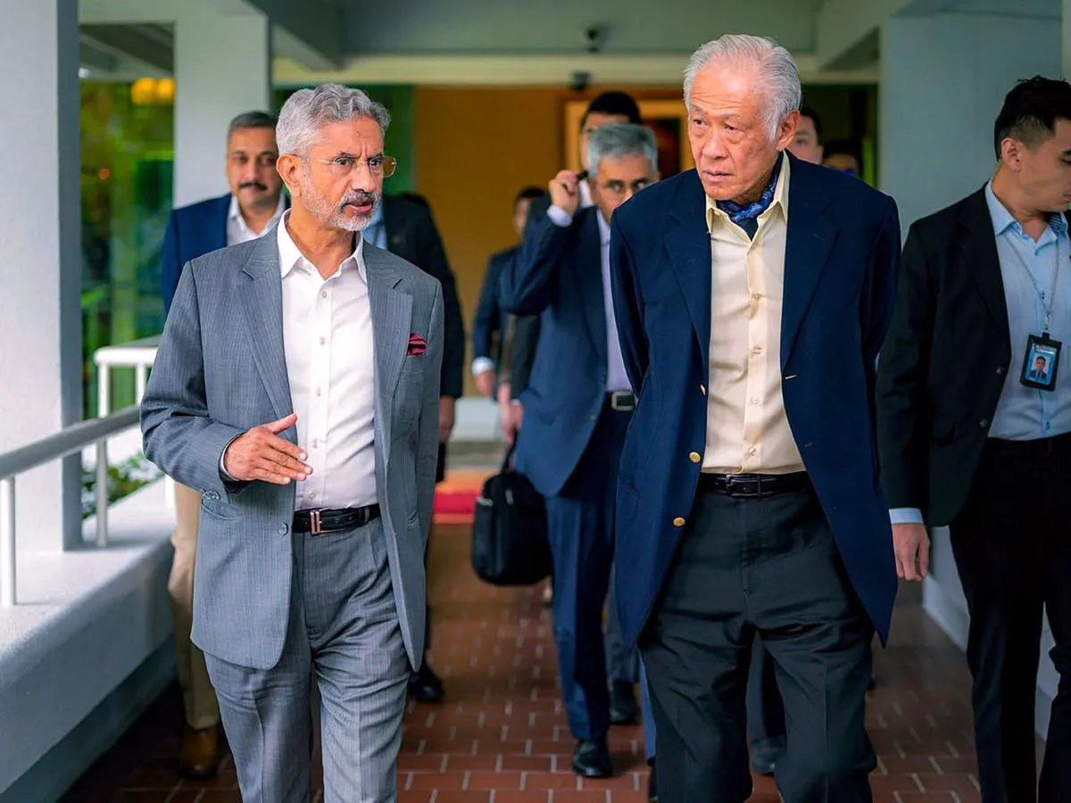 वियतनाम से सिंगापुर पहुंचे विदेश मंत्री एस जयशंकर, रक्षा मंत्री एनजी इंग हेन से की मुलाकात Foreign Minister S Jaishankar arrives in Singapore from Vietnam, meets Defense Minister Ng Eng Hen