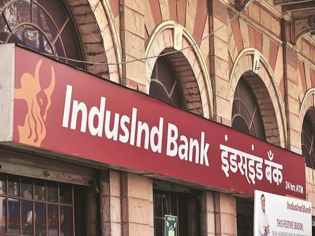 IndusInd Bank का शेयर 19 प्रतिशत लुढ़का, जानें गिरावट का कारण ...