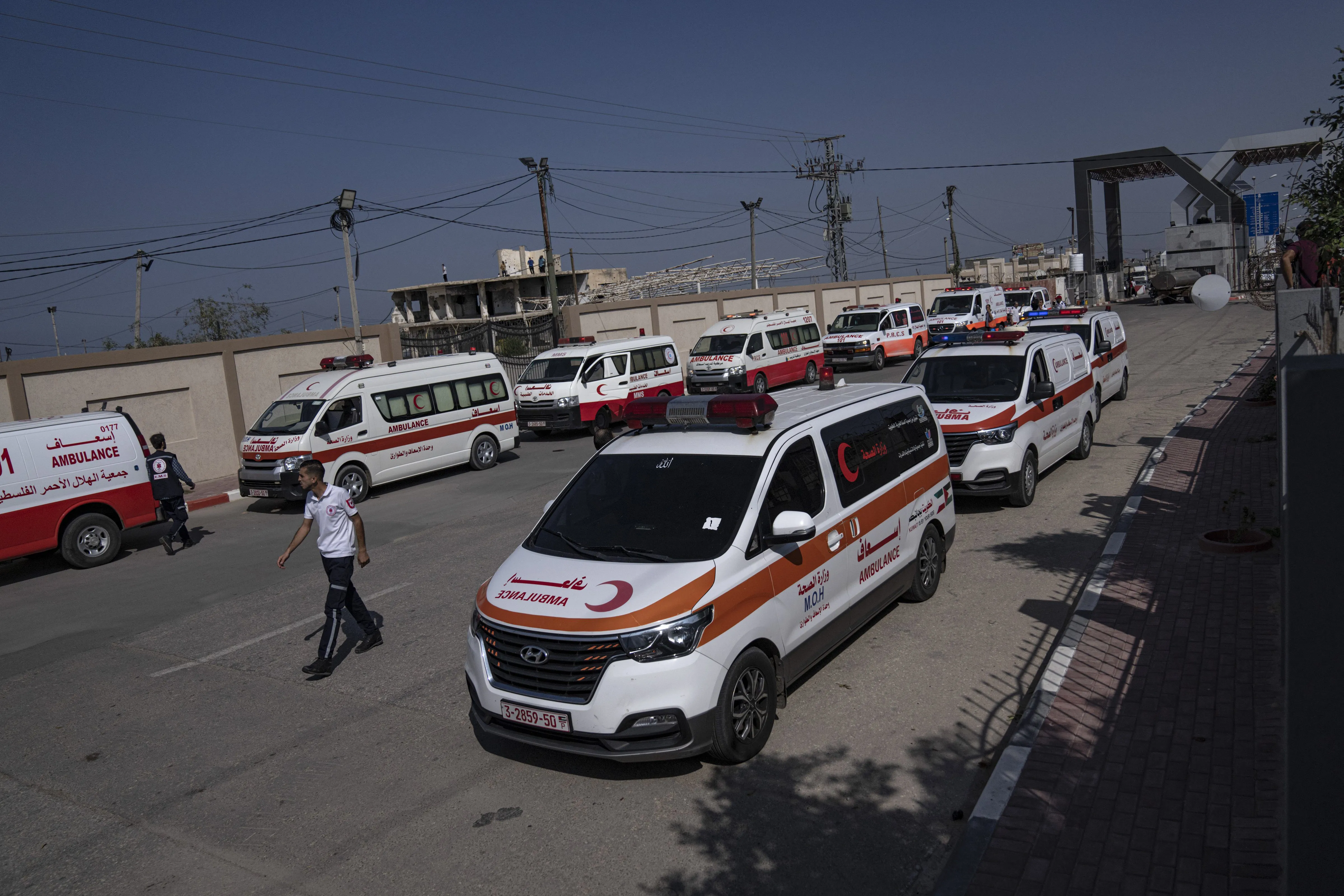 First evacuees leave Gaza as Israeli offensive intensifies