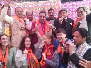 Ram Mandir- Market: राम मंदिर प्रतिष्ठा की खुशी में बाजार भी राममय, 40 हजार से ज्यादा हुए कार्यक्रम Ram Mandir- Market: In celebration of the prestige of Ram Mandir, the market is also filled with joy, more than 40 thousand events took place