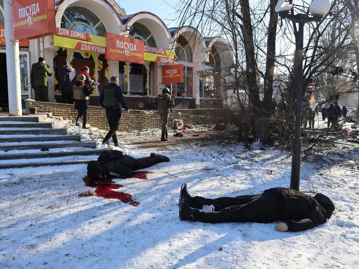 25 killed in shelling at a market in Russian-occupied Ukraine: local officials रूस के कब्जे वाले यूक्रेन में एक बाजार पर गोलाबारी में 25 लोगों की मौत : स्थानीय अधिकारी