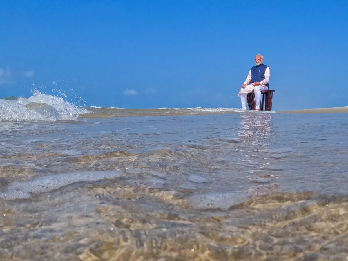 Ram Temple: PM Modi worships near Sagittarius, completes his spiritual journey to the temple related to Ramayana Ram Mandir: धनुषकोटि के पास PM मोदी ने की पूजा, पूरी की रामायण से संबंध वाले मंदिरों की अपनी आध्यात्मिक यात्रा