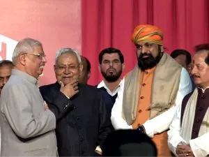 Bihar Politics: Nitish Kumar took oath as CM for the third time in three and a half years, Deputy Chief Minister and 8 others also included Bihar Politics: नीतीश कुमार ने साढ़े तीन साल में ली तीसरी बार CM पद की शपथ, उपमुख्यमंत्री सहित 8 अन्य लोग भी शामिल