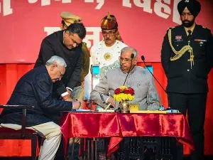 Nitish took oath as the Chief Minister of Bihar for the record ninth time, PM Modi said - NDA government will fulfill the aspirations of the people रिकॉर्ड नौवीं बार नीतीश ने ली बिहार के मुख्यमंत्री पद की शपथ, PM मोदी ने कहा- राजग सरकार पूरा करेगी लोगों की आकांक्षा