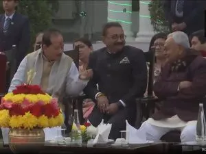 CM Nitish Kumar attended refreshments at Raj Bhavan, gave statement on absence of RJD leader Tejashwi Yadav राजभवन में जलपान में शामिल हुए CM नीतीश कुमार, राजद नेता तेजस्वी यादव की अनुपस्थिति पर दिया बयान