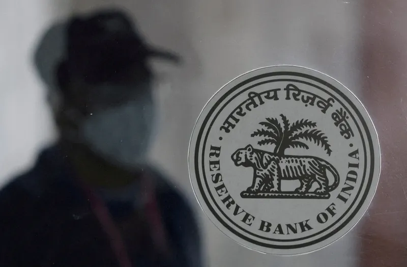 RBI ने करेंसी डेरिवेटव्स पर निर्देशों के क्रियान्वयन को तीन मई तक टाला ...