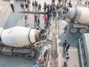 दिल्ली की सीमाओं पर कड़ी हुई सुरक्षा, किसानों से बातचीत , Delhi Chalo Farmer Protest: Security tightened on Delhi borders, talks with farmers