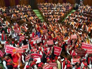 Budget Session of UP assembly begins with ruckus and chanting of Jai Sri Ram & Guv Go Back slogans UP Budget Session: 'जय श्री राम' और 'गवर्नर गो बैक' के नारे से शुरू हुआ उत्तर प्रदेश विधानसभा का बजट सत्र