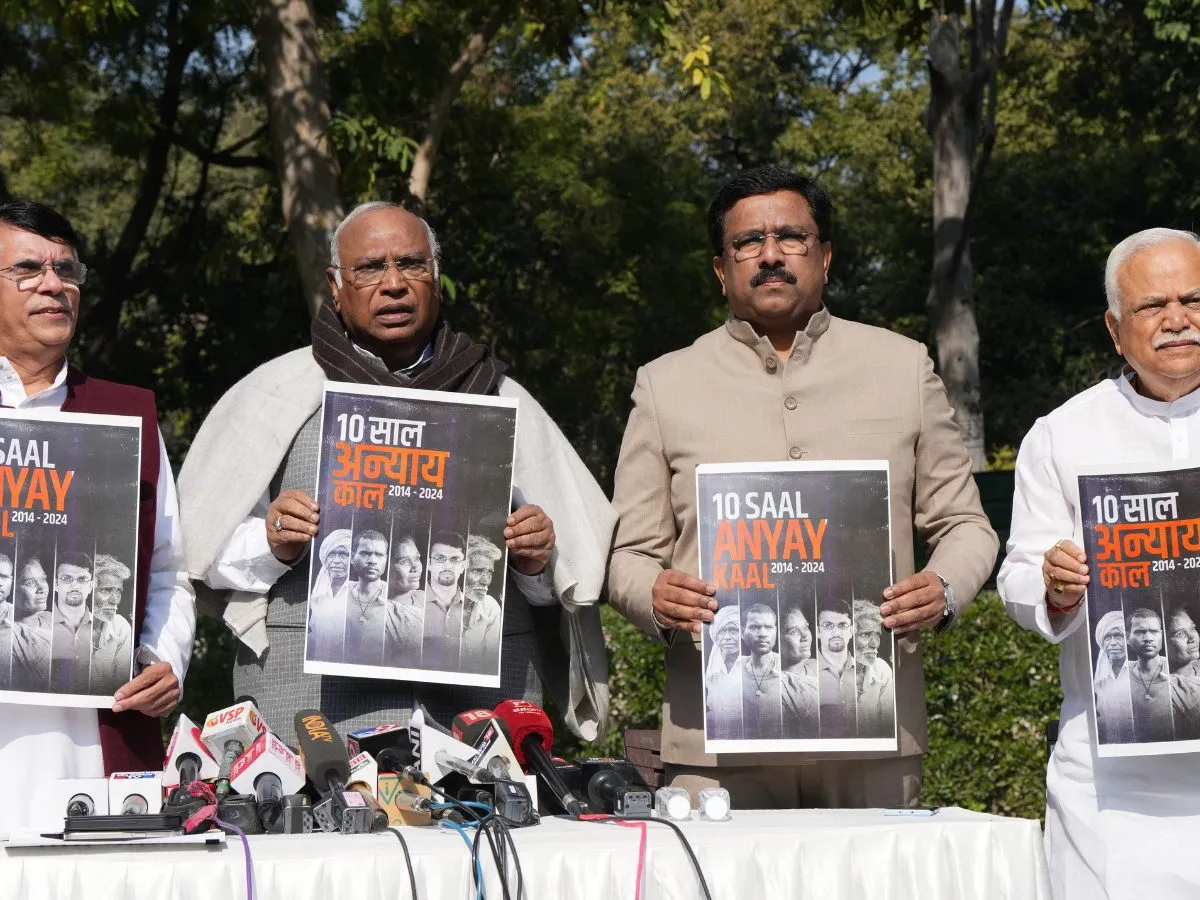 In response to White Paper, Congress released Black Paper, counted the failures of 10 years of Modi government. White Paper के जवाब में कांग्रेस ने जारी किया Black Paper, गिनाई मोदी सरकार की 10 साल की विफलताएं