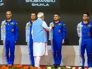 Gaganyan Mission: Names of astronauts revealed, PM Modi revealed the names of astronauts गगनयान मिशन: सामने आए अंतरिक्ष यात्रियों के नाम, PM मोदी ने किया वायुसेना के चार अधिकारियों के जाने का ऐलान
