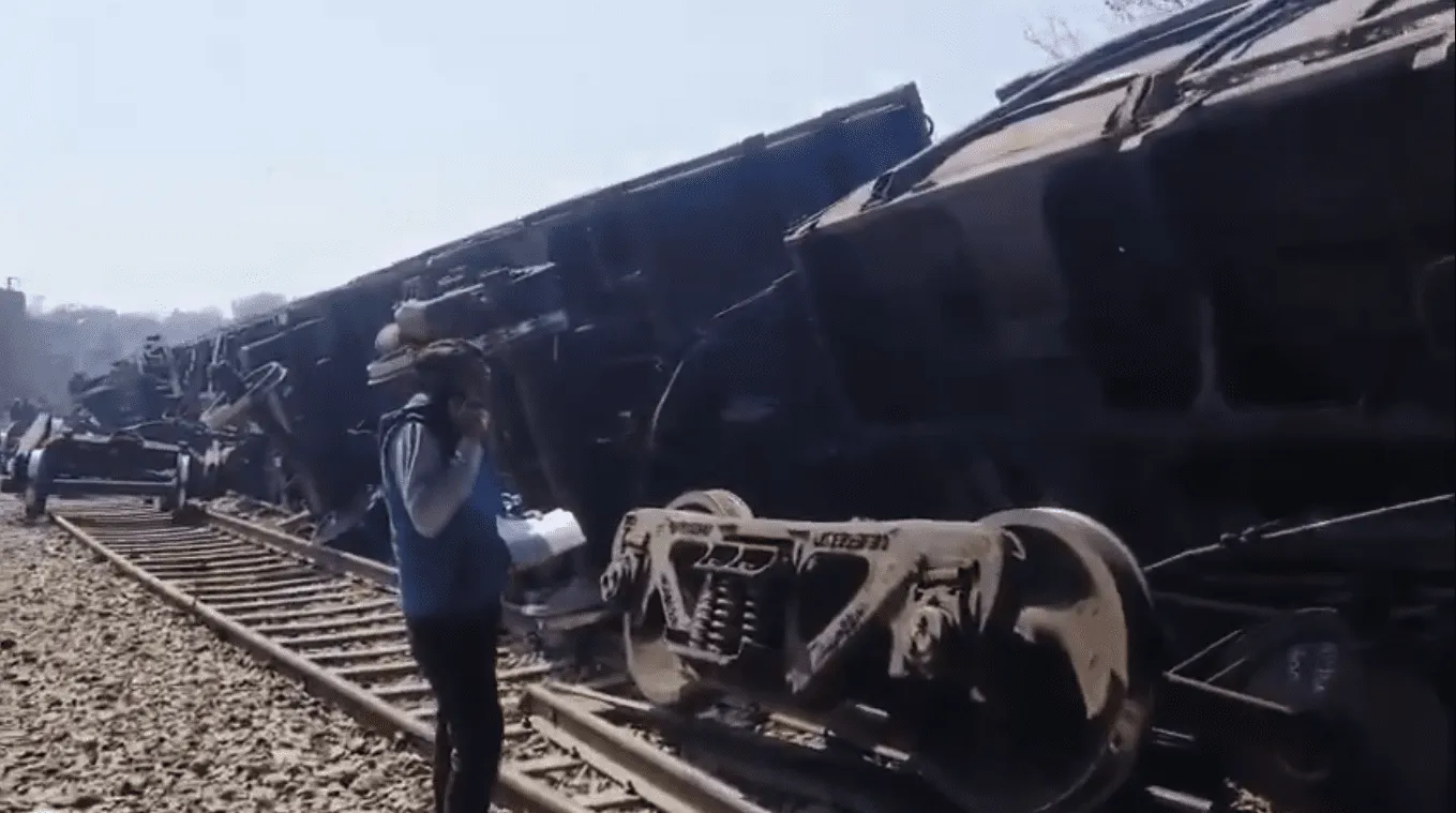Train derail in Delhi