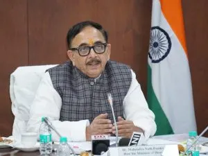 ई-परिवहन को बढ़ावा देने के लिए 500 करोड़ रुपये की योजना की घोषणा , Govt announces Rs 500 crore e-mobility scheme to promote electric vehicles