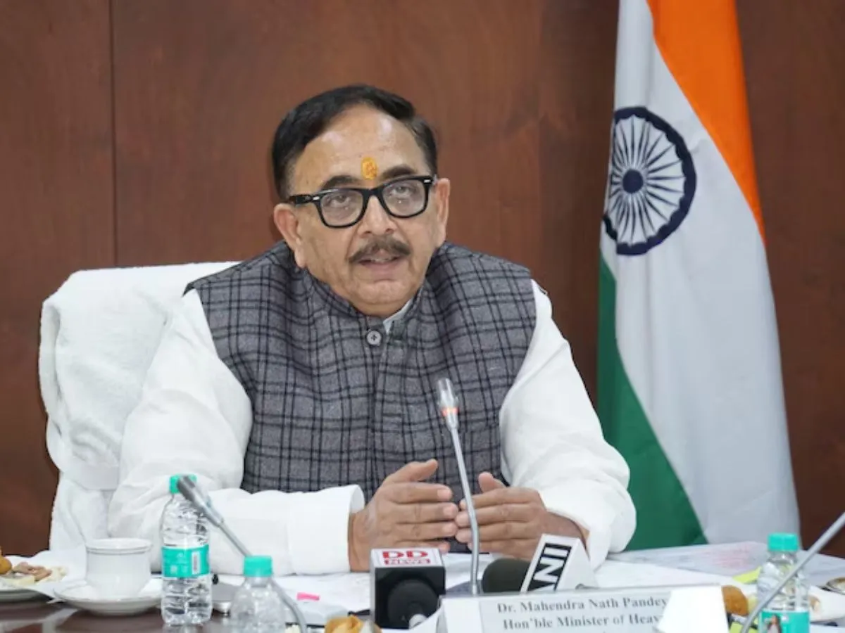 ई-परिवहन को बढ़ावा देने के लिए 500 करोड़ रुपये की योजना की घोषणा , Govt announces Rs 500 crore e-mobility scheme to promote electric vehicles