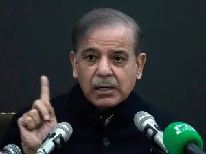 शहबाज शरीफ को लेकर जा रहे विमान को लाहौर की तरफ मोड़ा, अन्य यात्रियों को असुविधा हुई , Plane carrying Shehbaz Sharif diverted towards Lahore, other passengers inconvenienced