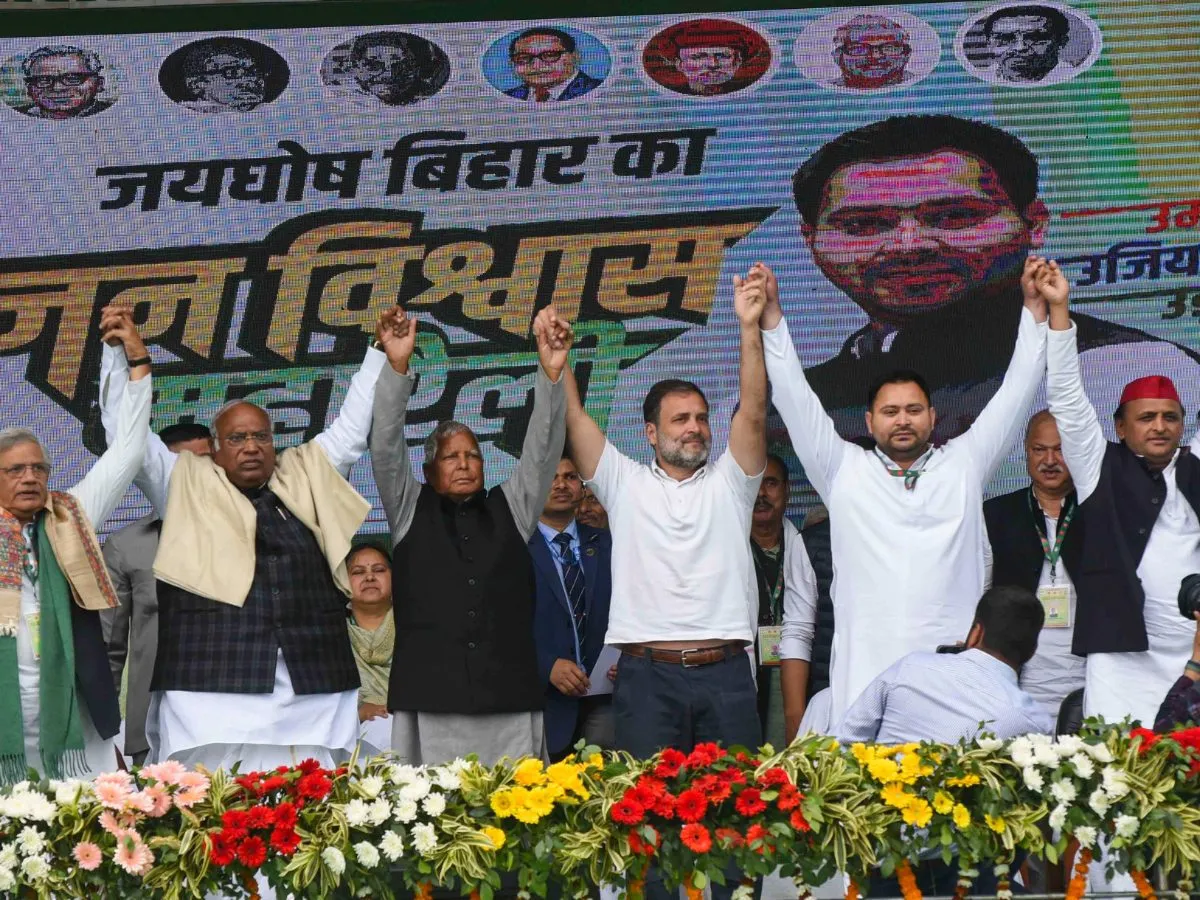 पटना में ‘INDIA’ ने फूंका लोकसभा चुनाव का बिगुल, राहुल गांधी ‘भारत जोड़ो न्याय यात्रा’ को बीच में रोककर हुए शामिल 'INDIA' sounded the bugle of Lok Sabha elections in Patna, Rahul Gandhi stopped 'Bharat Jodo Nyay Yatra' midway पटना में ‘INDIA’ ने फूंका लोकसभा चुनाव का बिगुल, राहुल गांधी ‘भारत जोड़ो न्याय यात्रा’ को बीच में रोककर आए