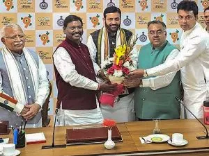 BJP state chief Naib Singh Saini became the new Chief Minister of Haryana in place of Manohar Lal Khattar, 5 ministers also took oath मनोहर लाल खट्टर की जगह भाजपा के प्रदेश प्रमुख नायब सिंह सैनी बने हरियाणा का नए मुख्यमंत्री, 5 मंत्रियों ने भी ली शपथ